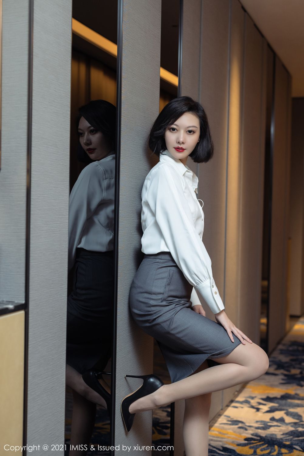 气质美女艺轩 洁白动人的衬衫