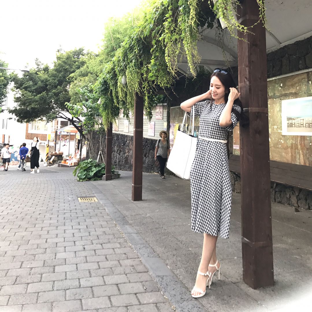 体育美女播报员郑珠姬 气质高雅身材高挑