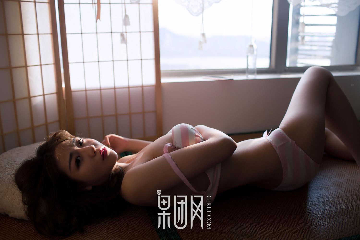 午后蓝颜娇滴又含蓄 体贴你的每一刻灵魂