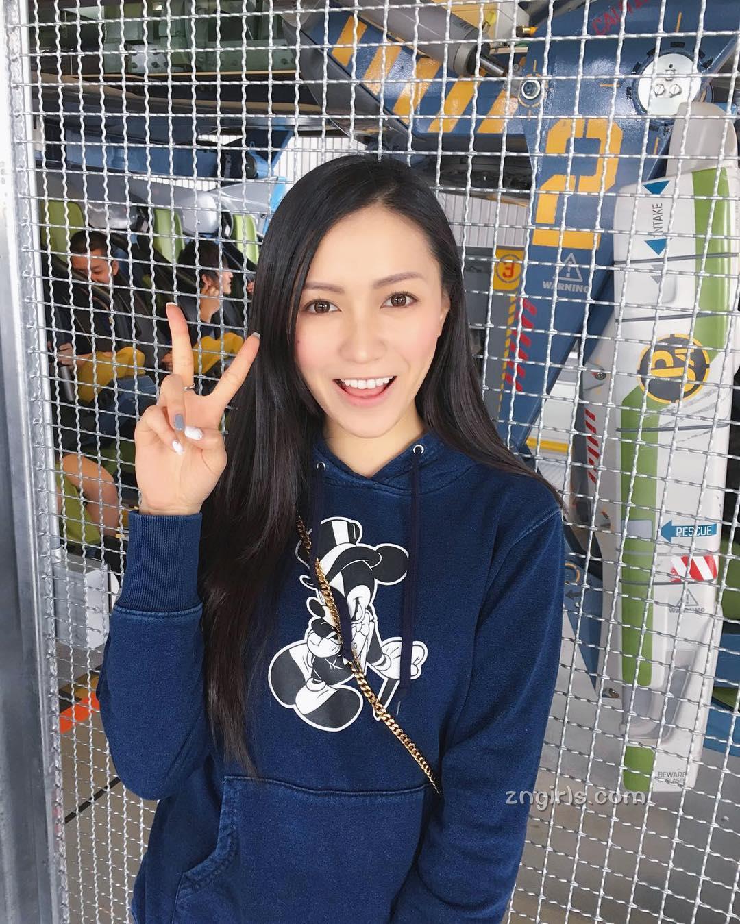 香港模特张欣欣 养眼街头写真