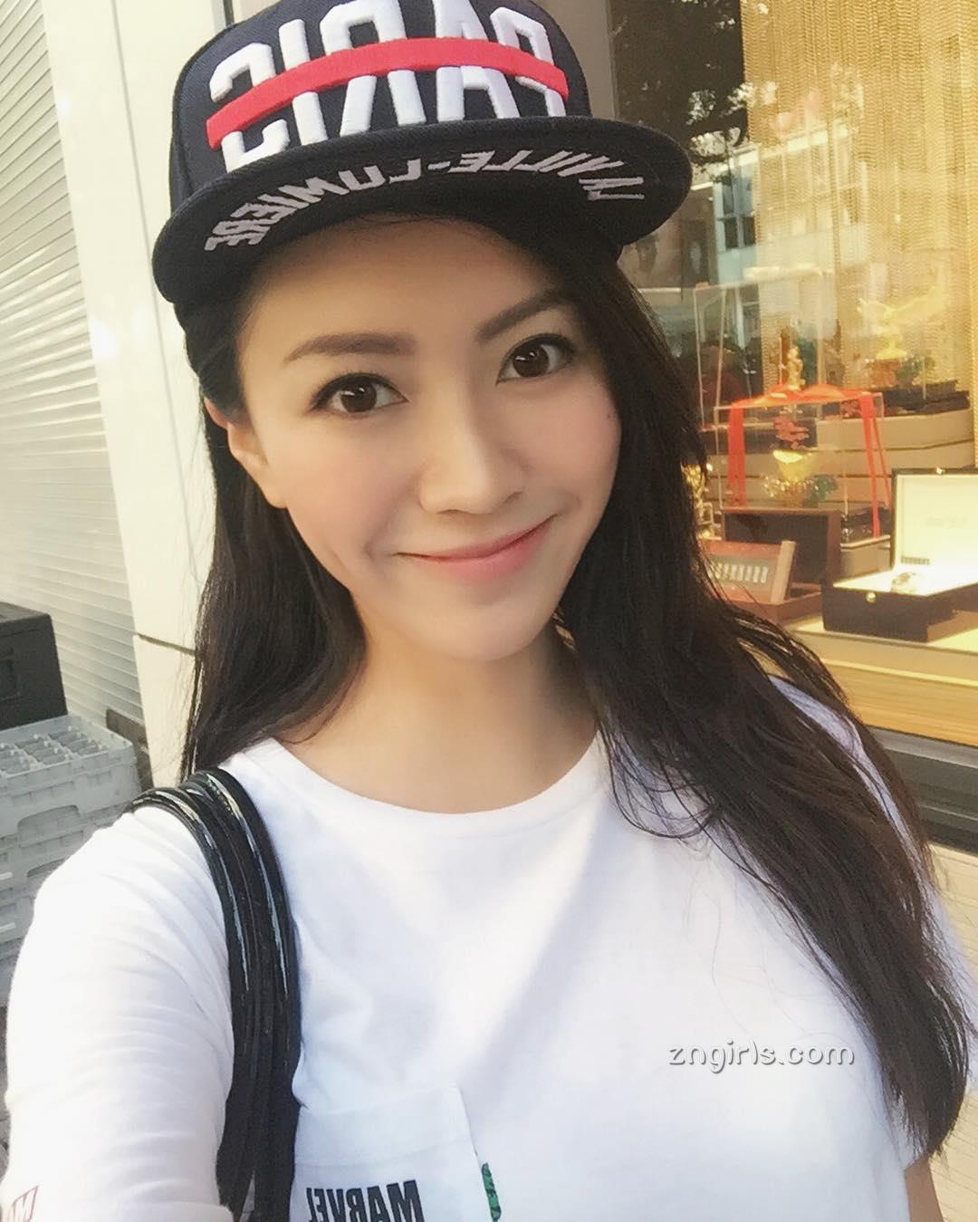 香港模特张欣欣 养眼街头写真