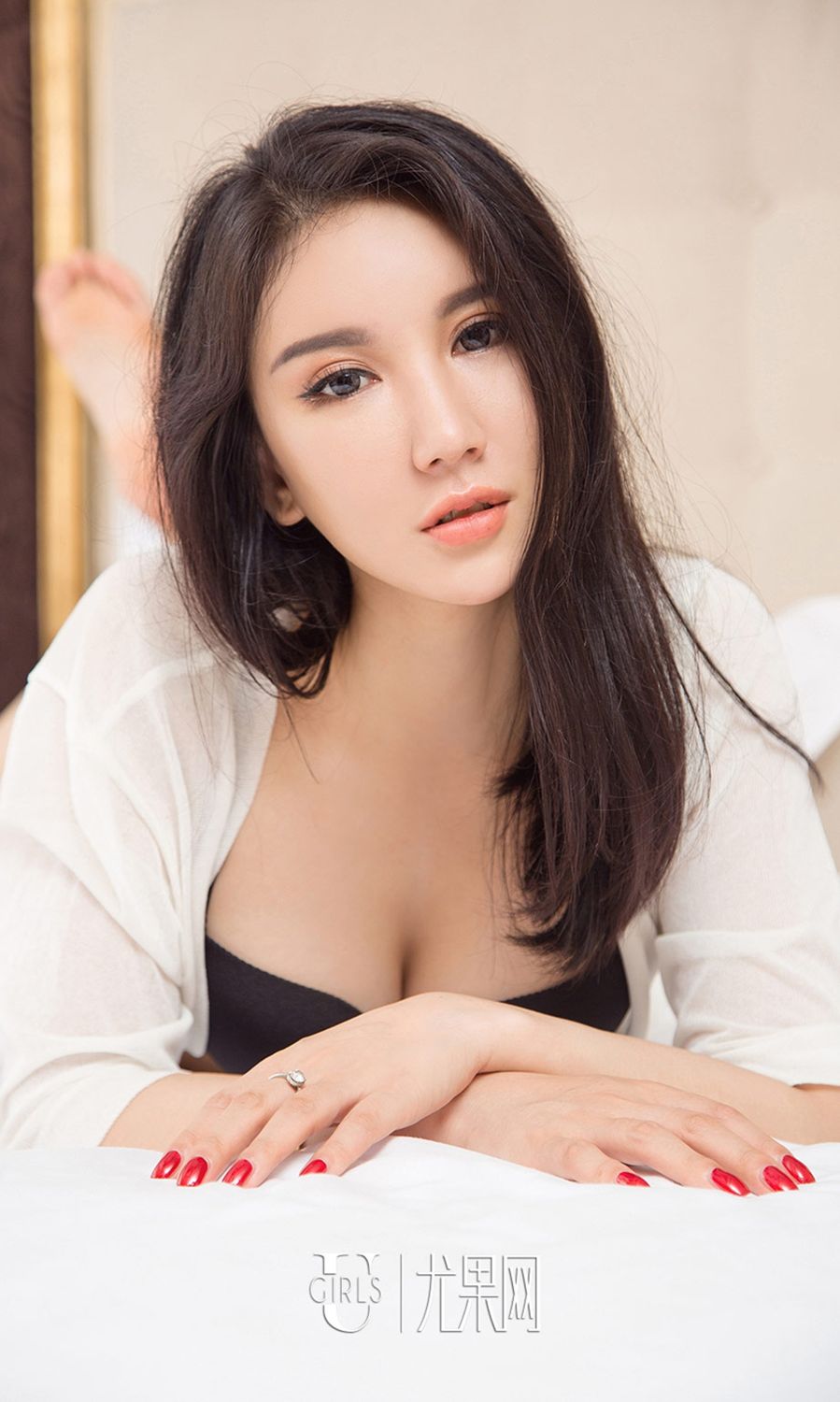 骆雪淇黑色的魔力 事业线尽头的魅惑