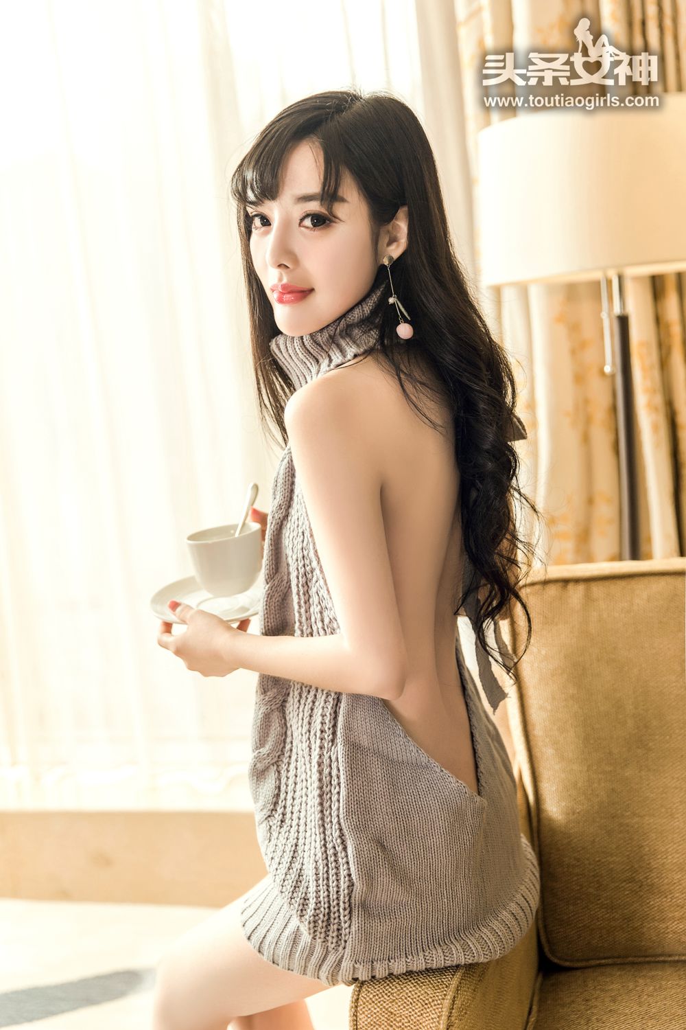 头条女孩周熙妍 网红毛衣灵动迷人