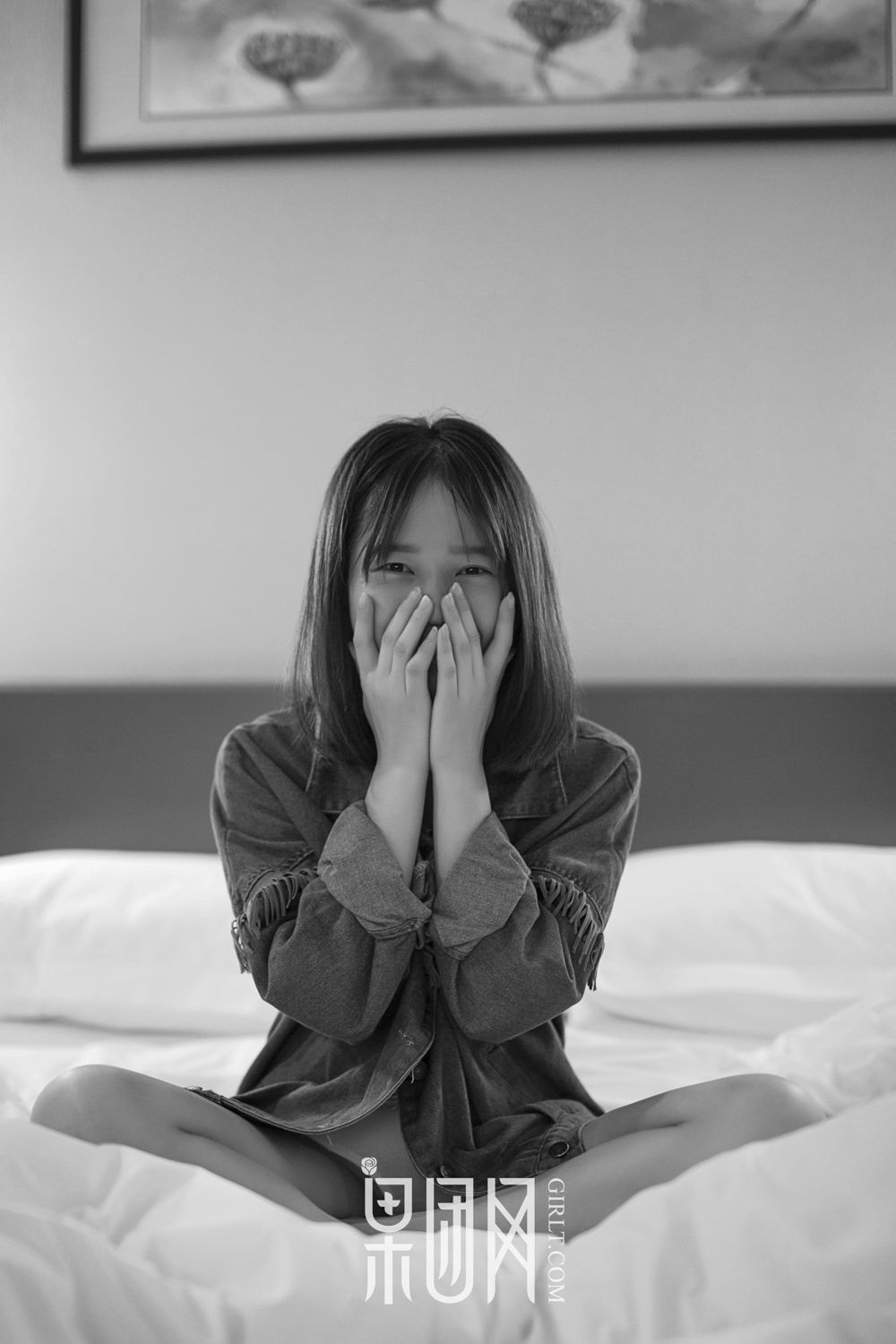 半梦半醒之间 嫩模朱朱上演迷离诱惑!