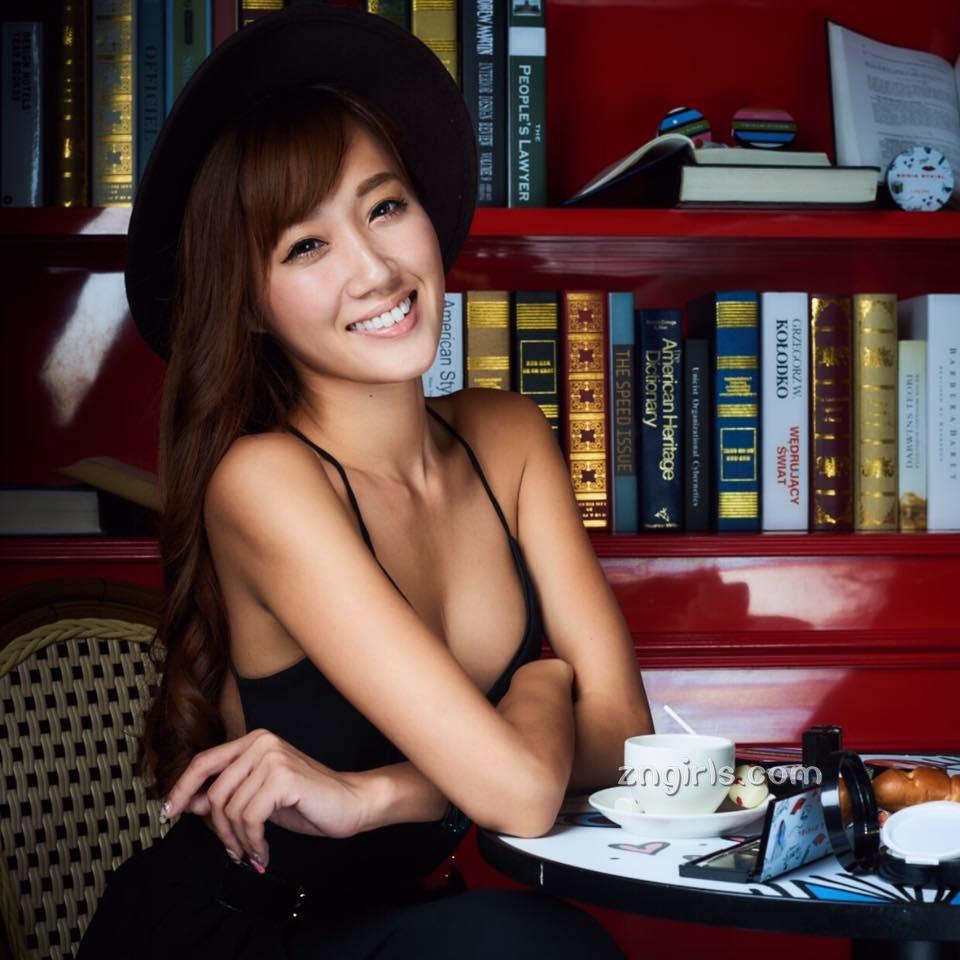 LuxyGirls惹火舞者Kimberly泡泡 沙滩比基尼大秀阳光美背