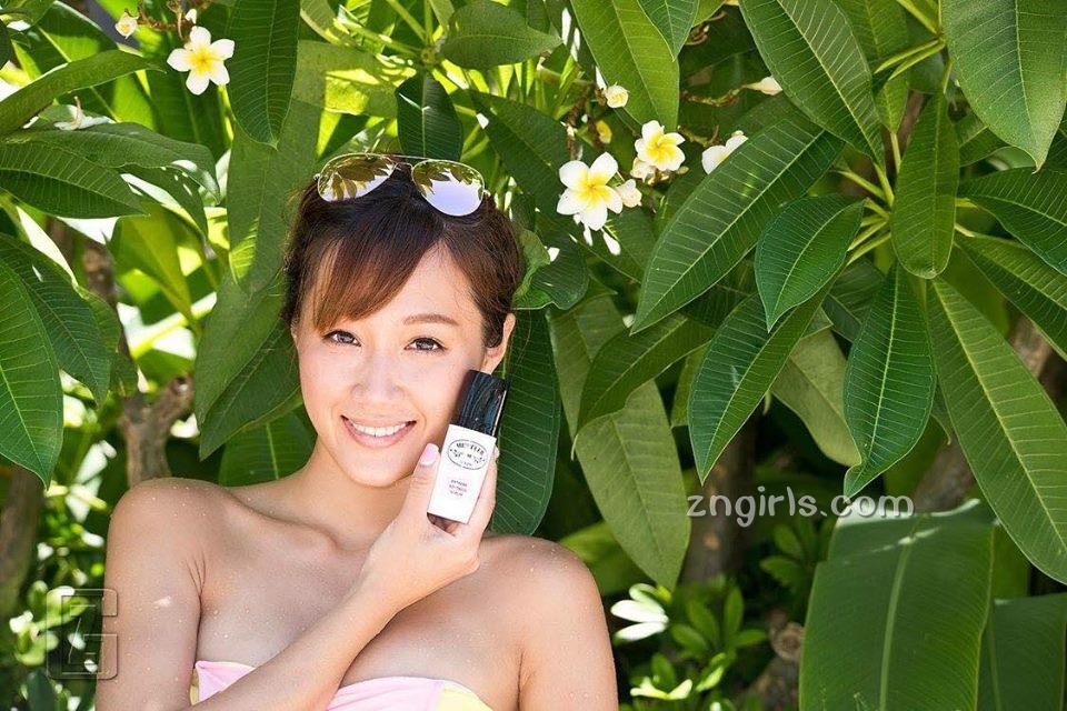 LuxyGirls惹火舞者Kimberly泡泡 沙滩比基尼大秀阳光美背