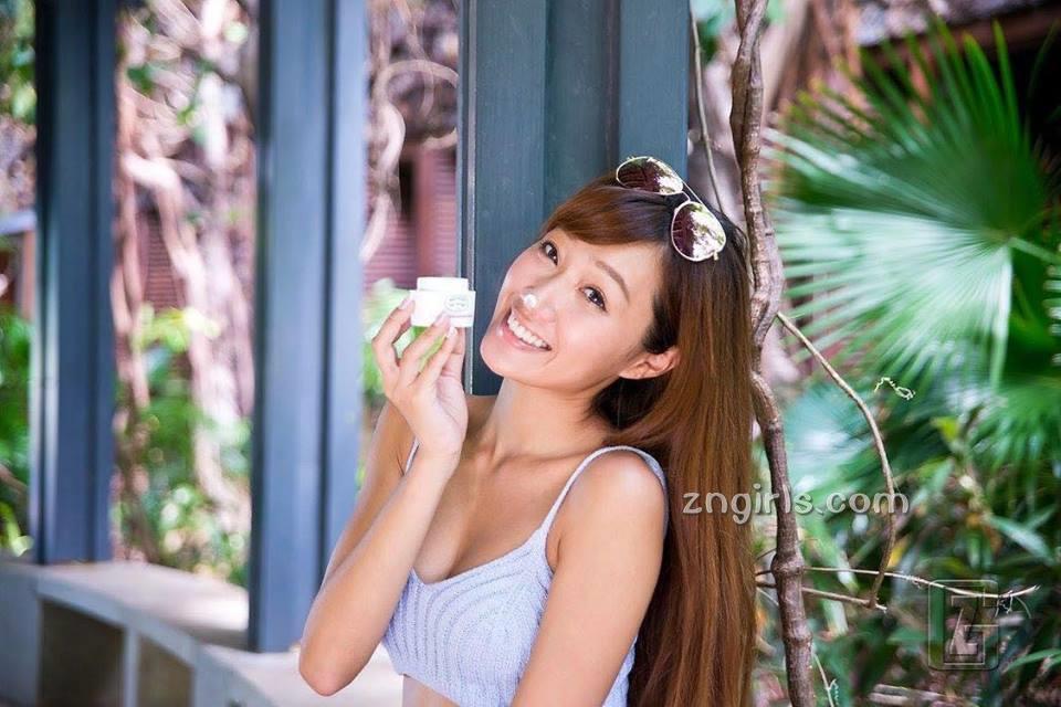 LuxyGirls惹火舞者Kimberly泡泡 沙滩比基尼大秀阳光美背