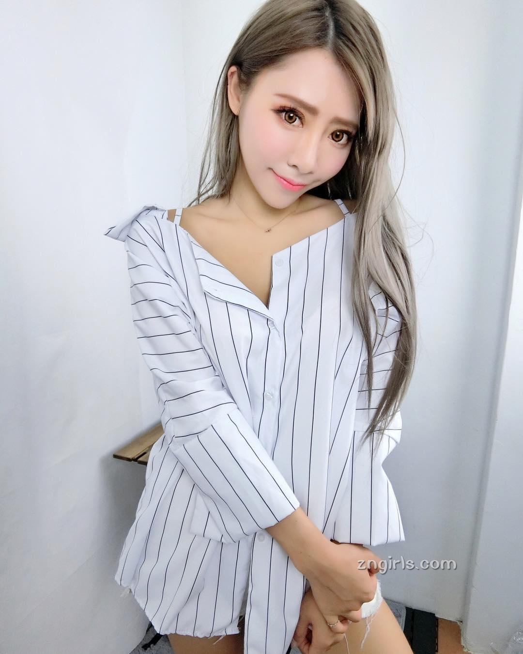 迷幻妖精唐琦琦 美胸马甲线相得益彰