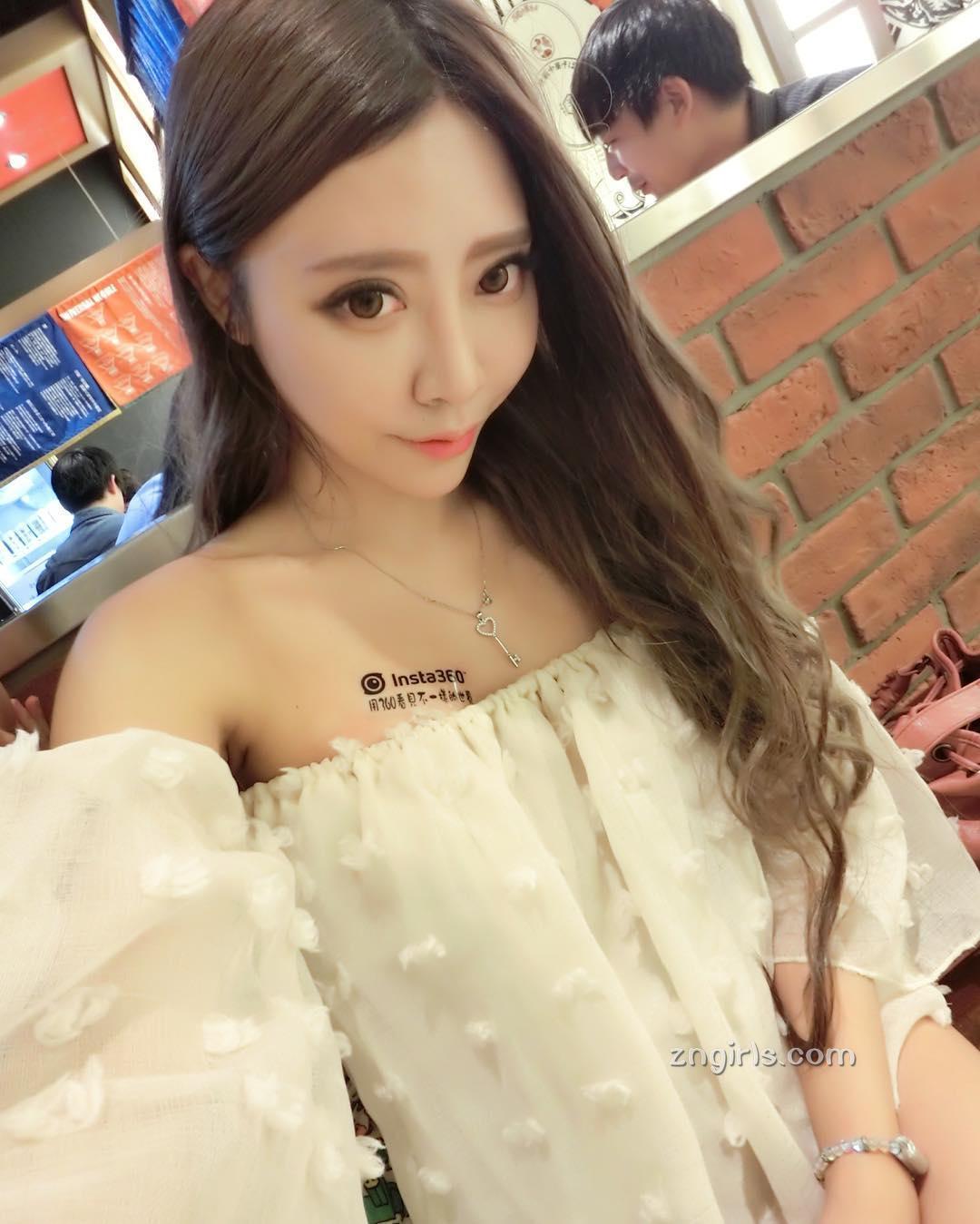 迷幻妖精唐琦琦 美胸马甲线相得益彰