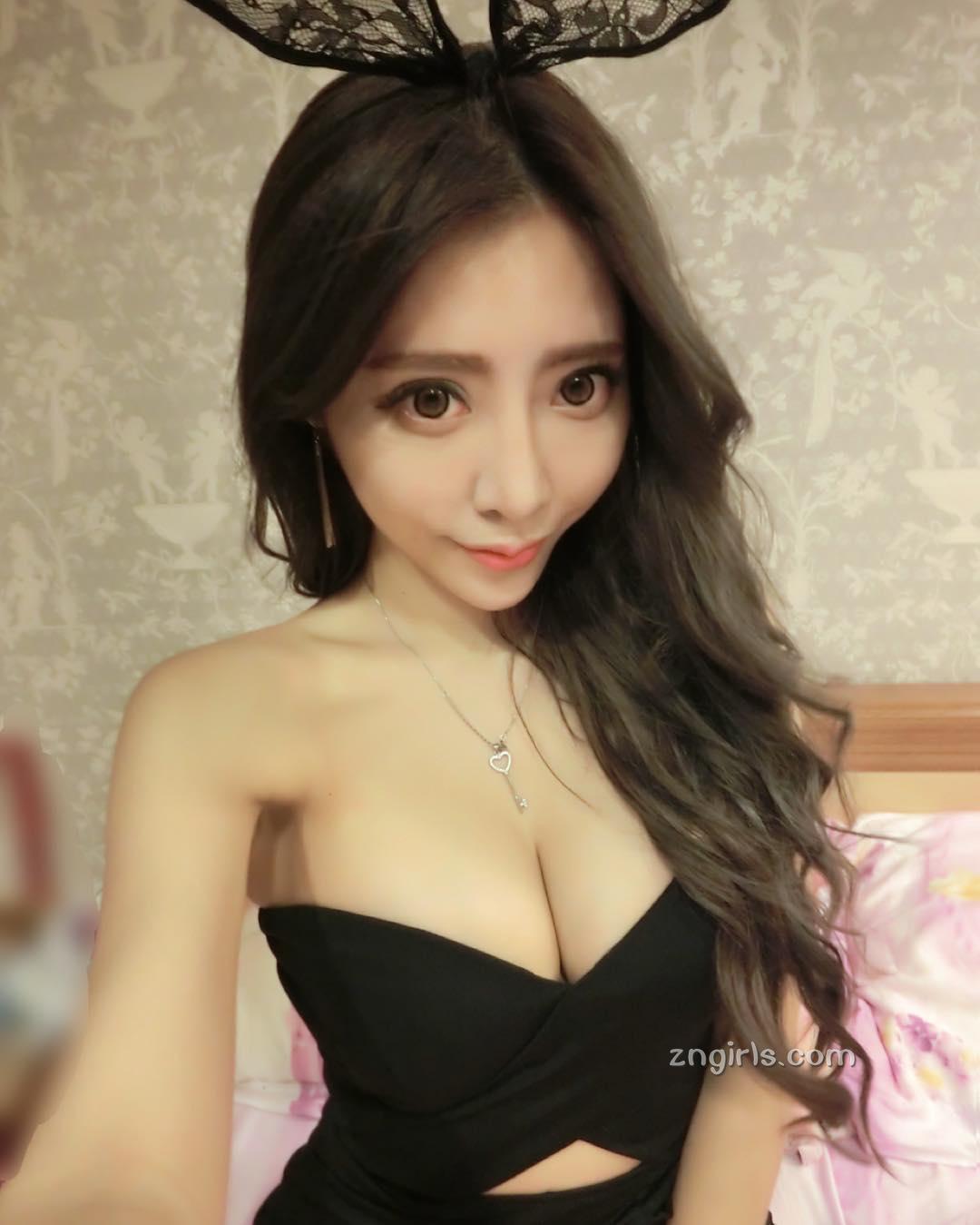 迷幻妖精唐琦琦 美胸马甲线相得益彰