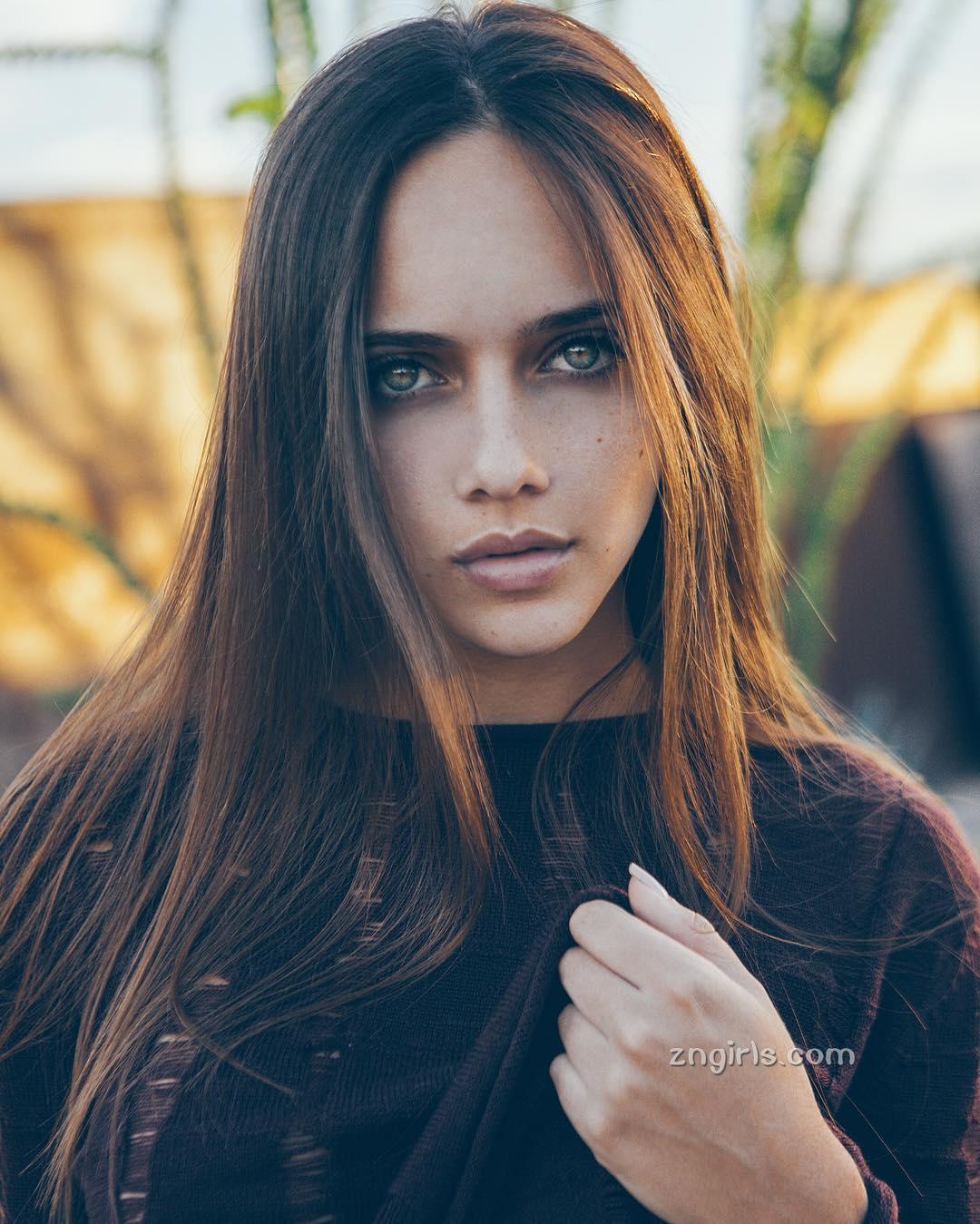 神秘美女Simona Taranu 照片少却粉丝多