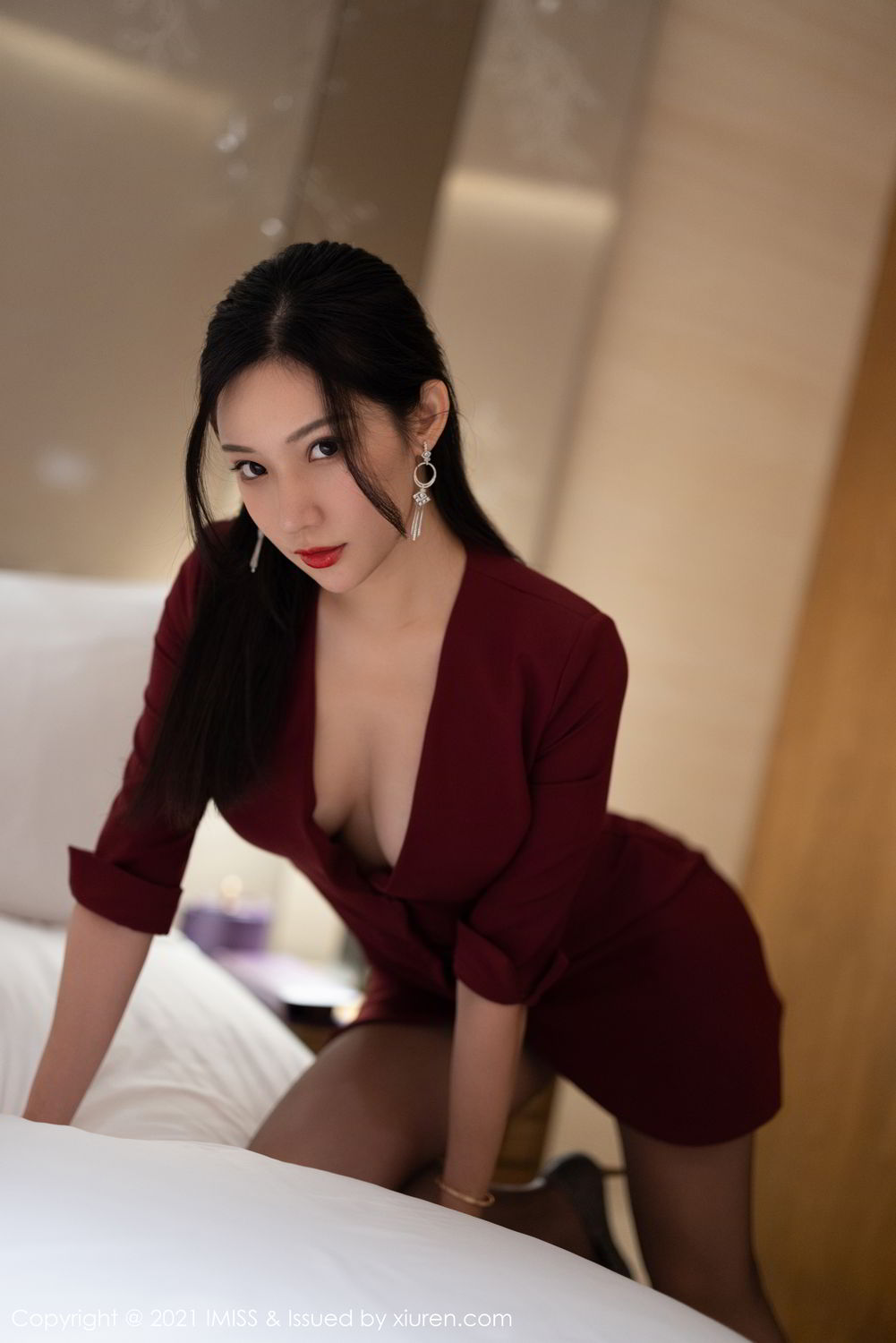 女神小狐狸Kathryn 猩红华丽的大衣