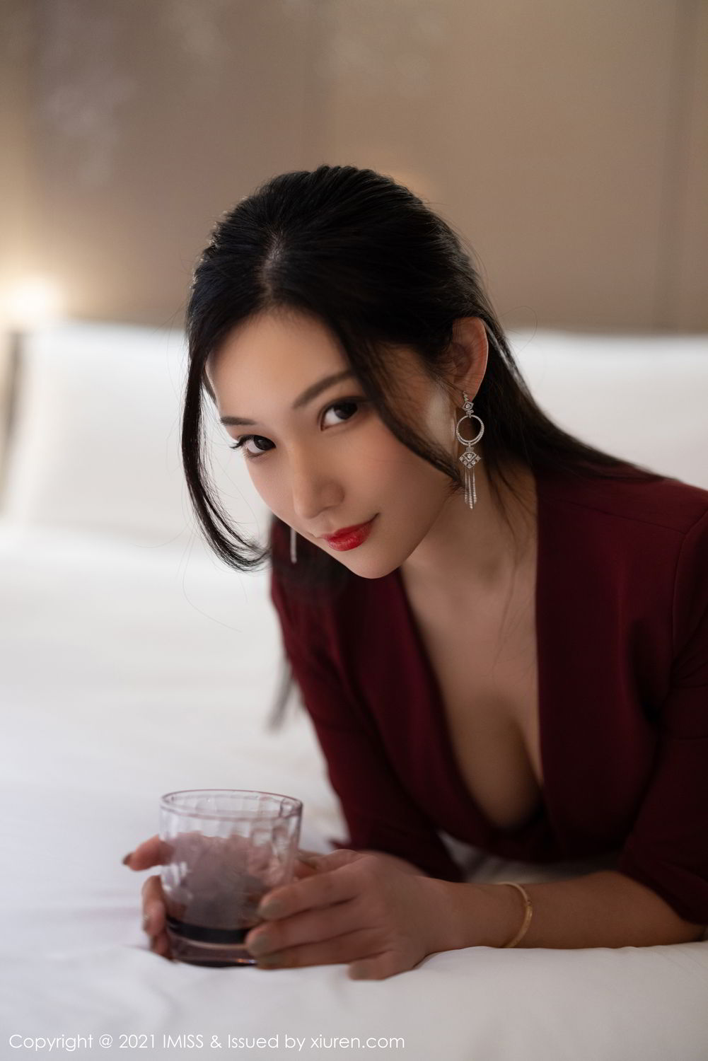 女神小狐狸Kathryn 猩红华丽的大衣