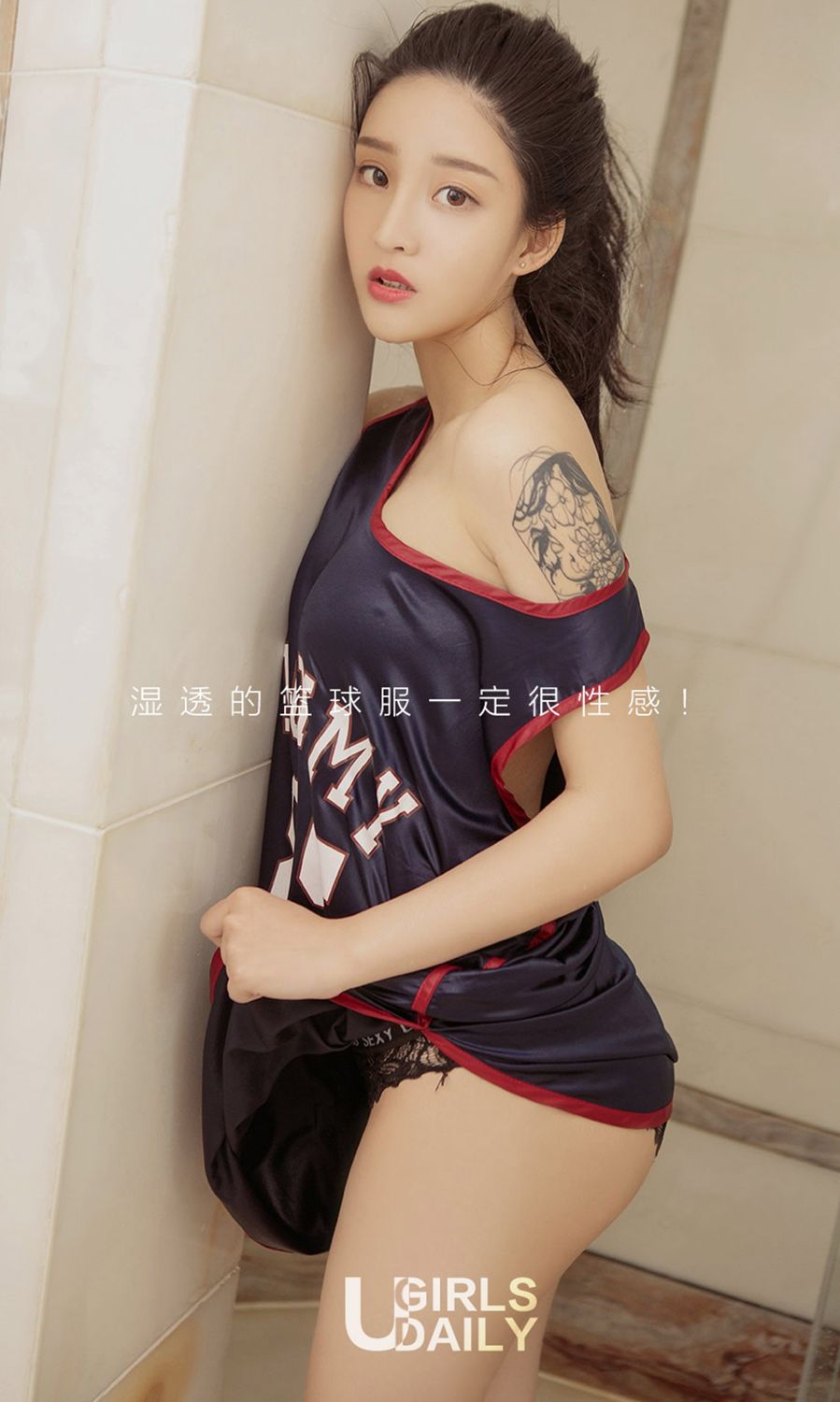 运动美人凌菲 湿透的篮球服