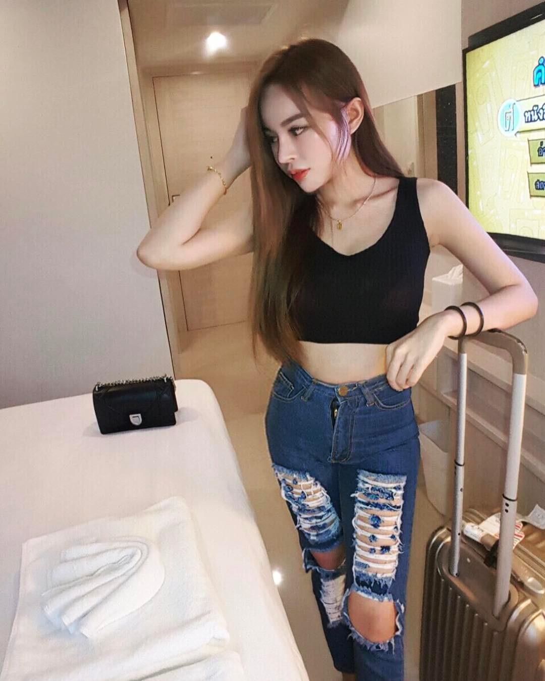 油腻的妹子Carmen Wen 待她长发及腰娶她可好?