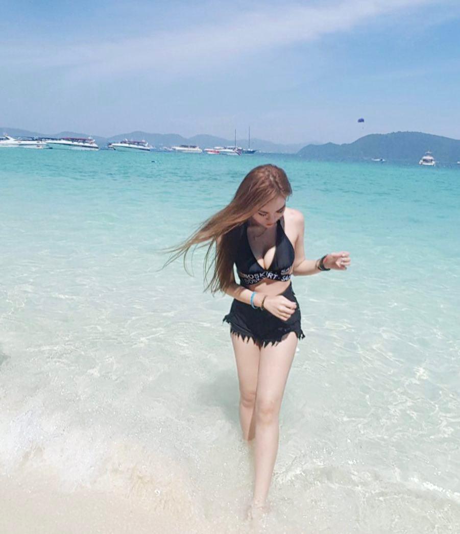 油腻的妹子Carmen Wen 待她长发及腰娶她可好?