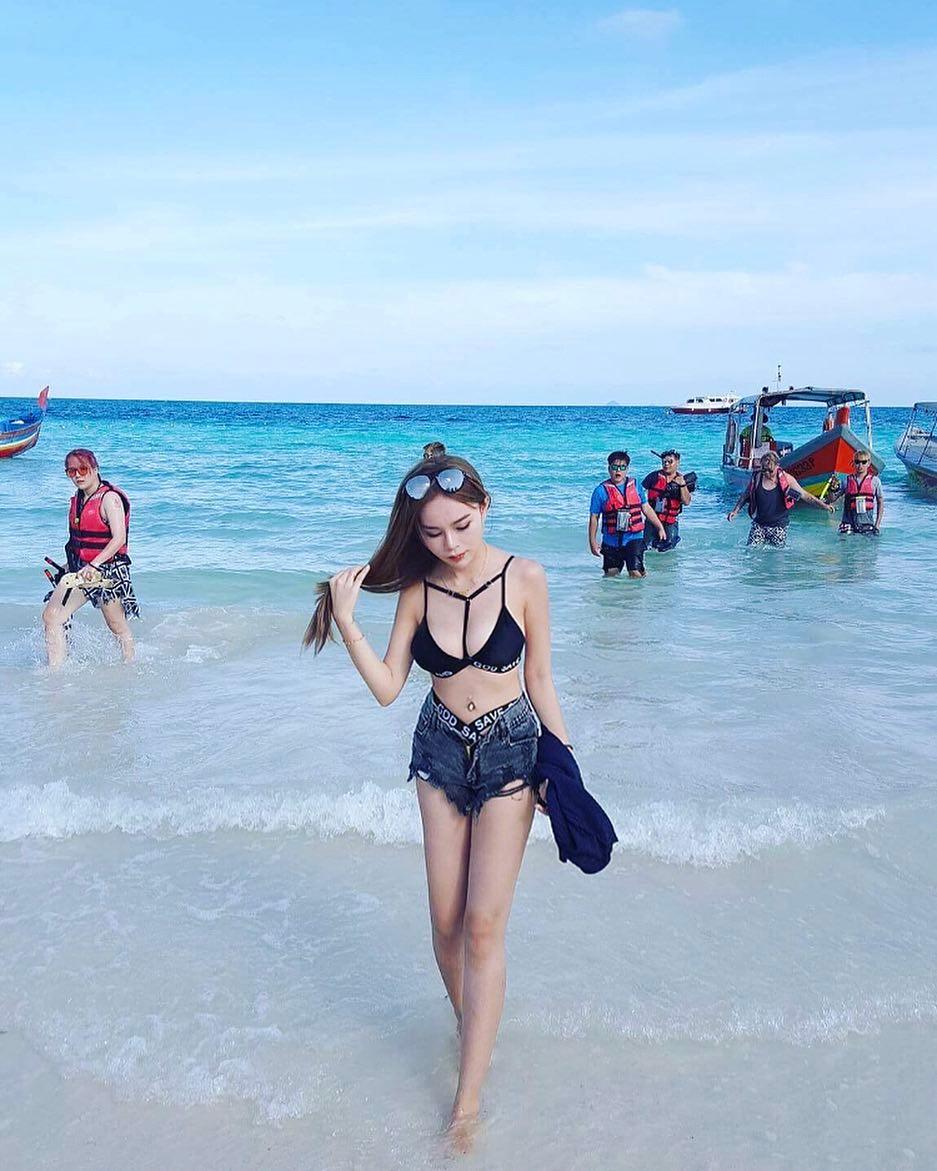 油腻的妹子Carmen Wen 待她长发及腰娶她可好?