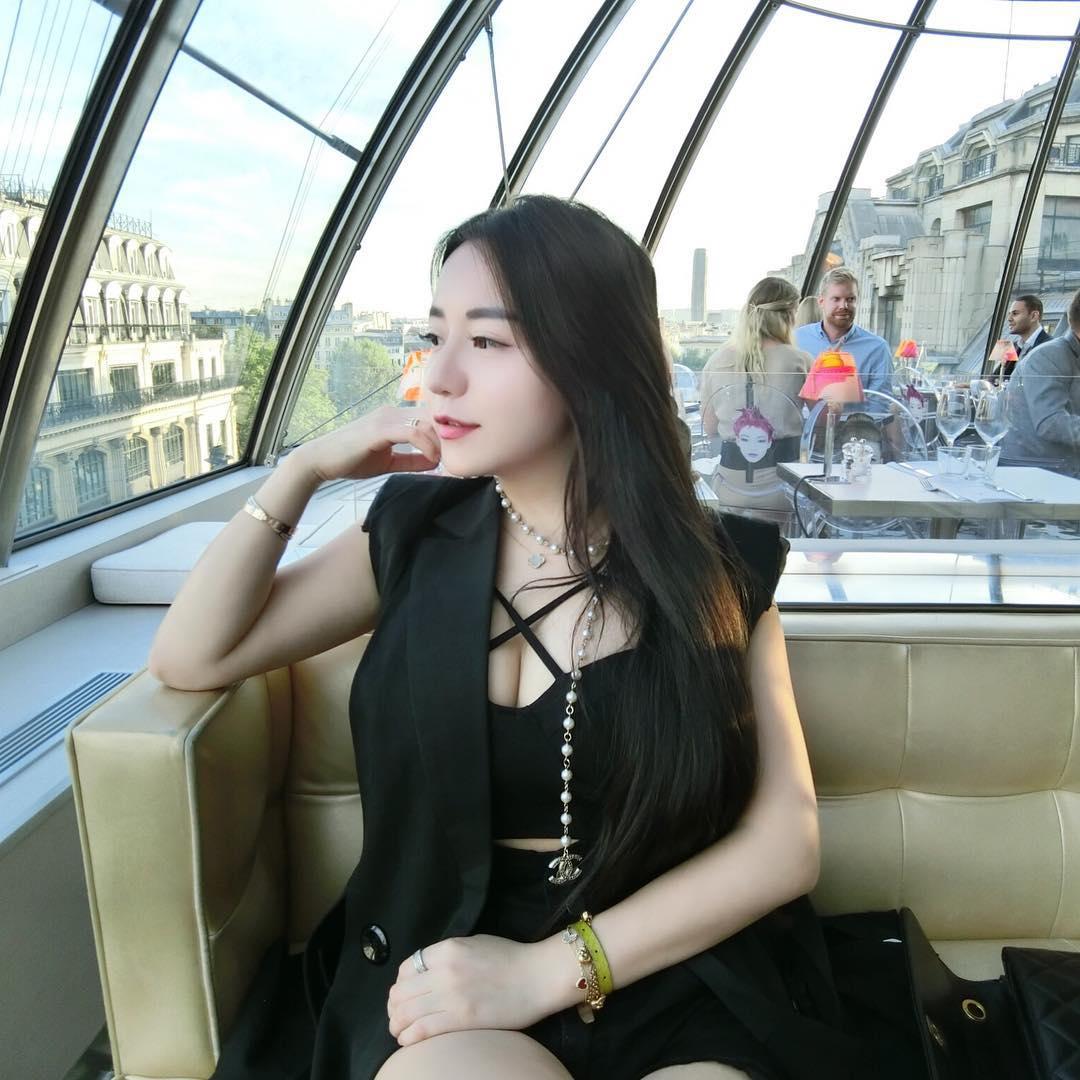 台湾瑜伽妹王薇雅 不科学的超正身材