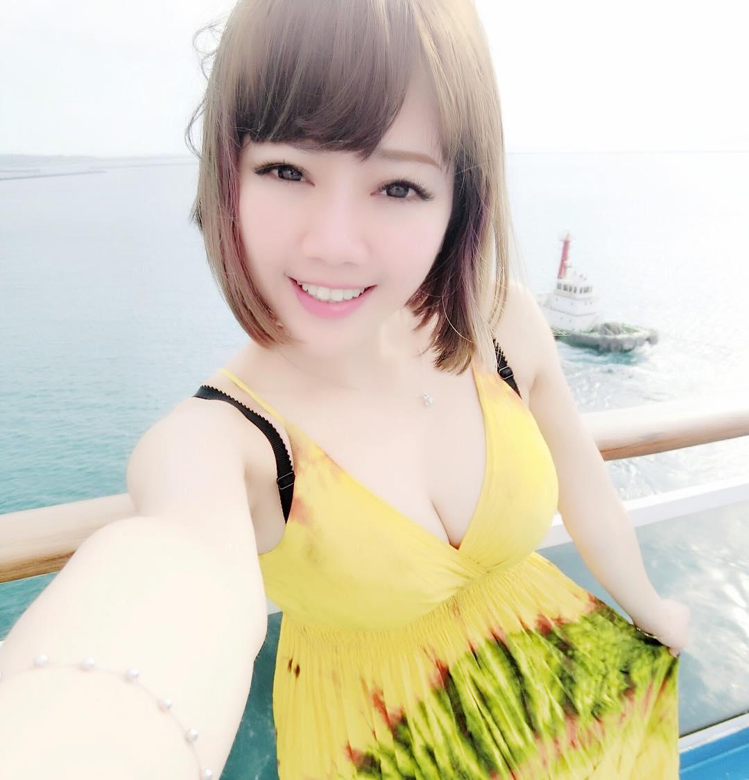 台北最正钢琴老师 陈甜芯自弹自唱好身材