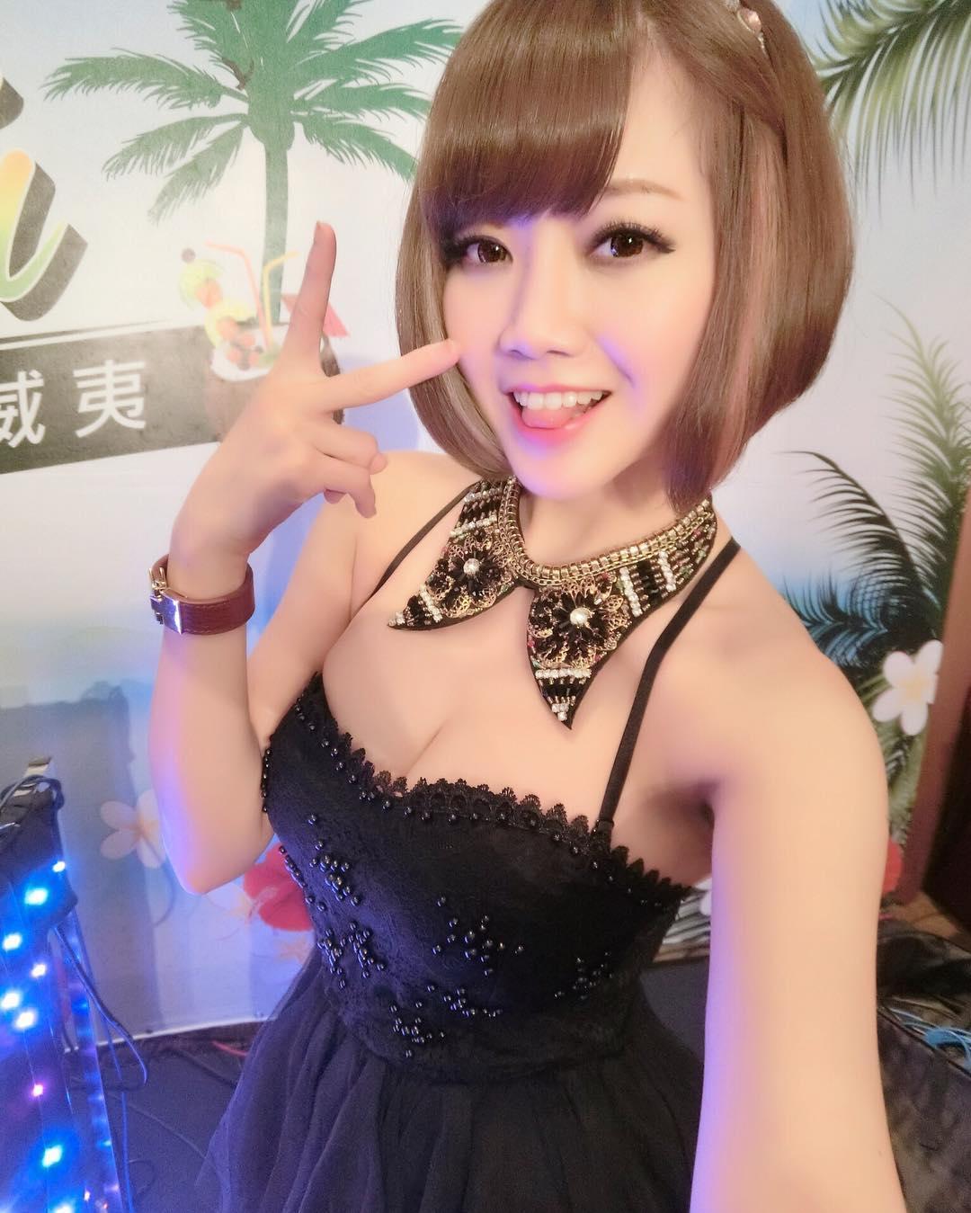 台北最正钢琴老师 陈甜芯自弹自唱好身材