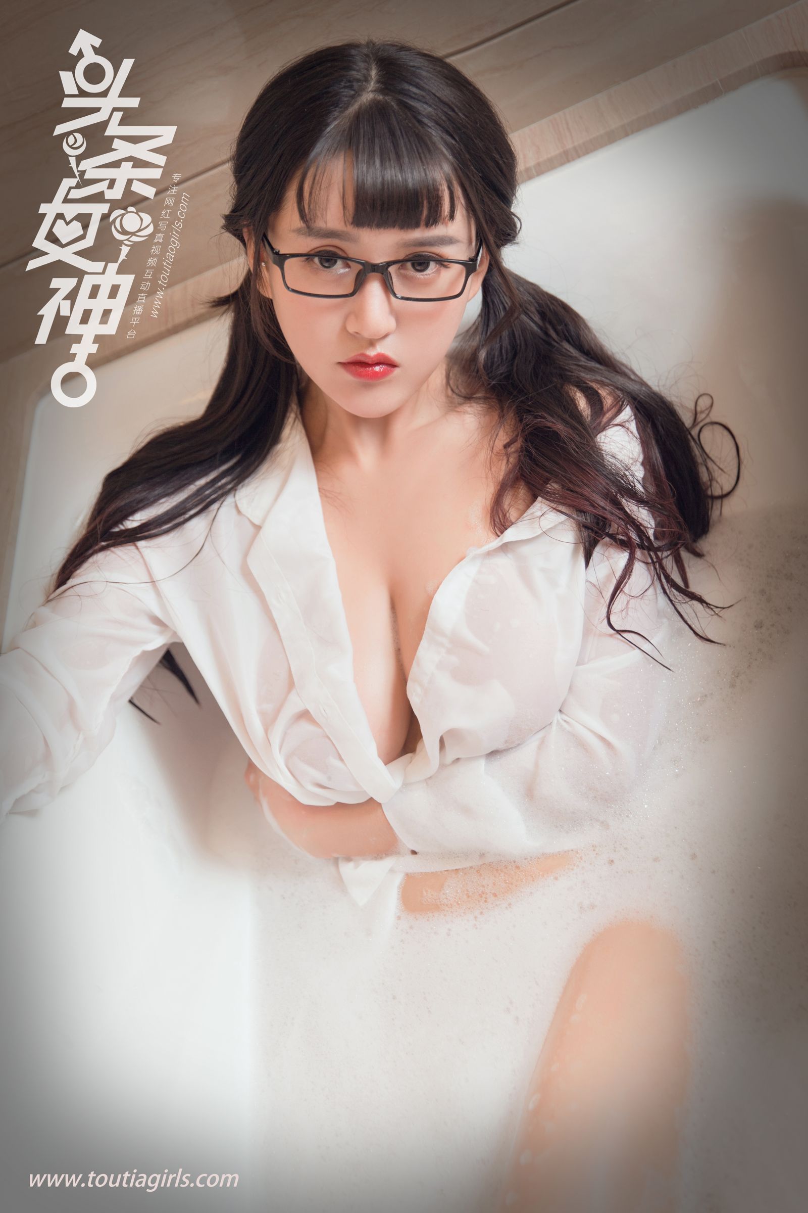 白一晗大爱无疆 浴缸欧派湿身诱惑