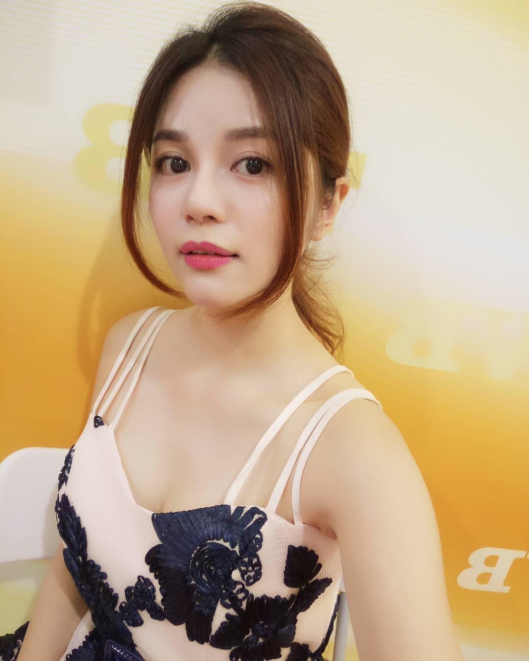 知性美人陈洁玲 日渐成熟的Ig私房照