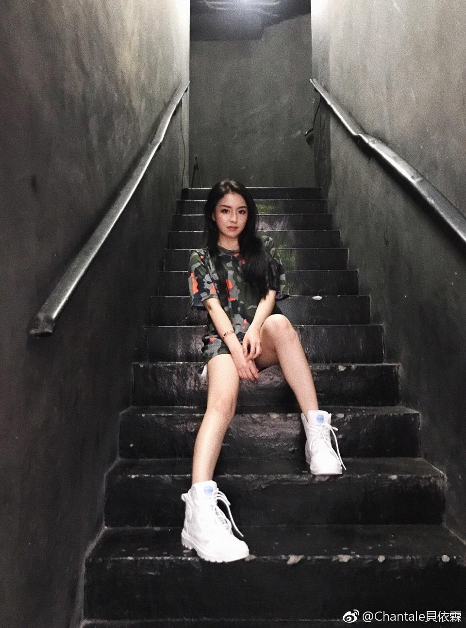 《hello!女神》贝依霖 家居私拍美照