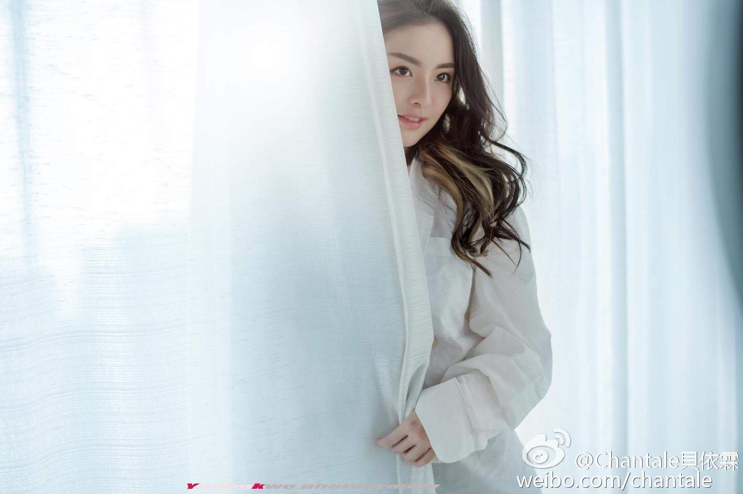 《hello!女神》贝依霖 家居私拍美照