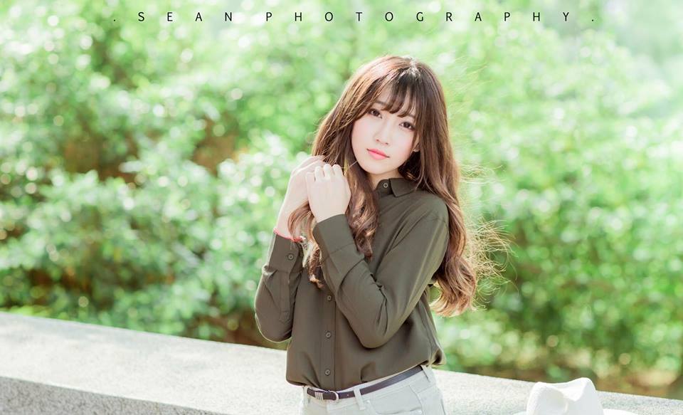 正妹刘萱车厢内喝牛奶 网友:甜美迷人
