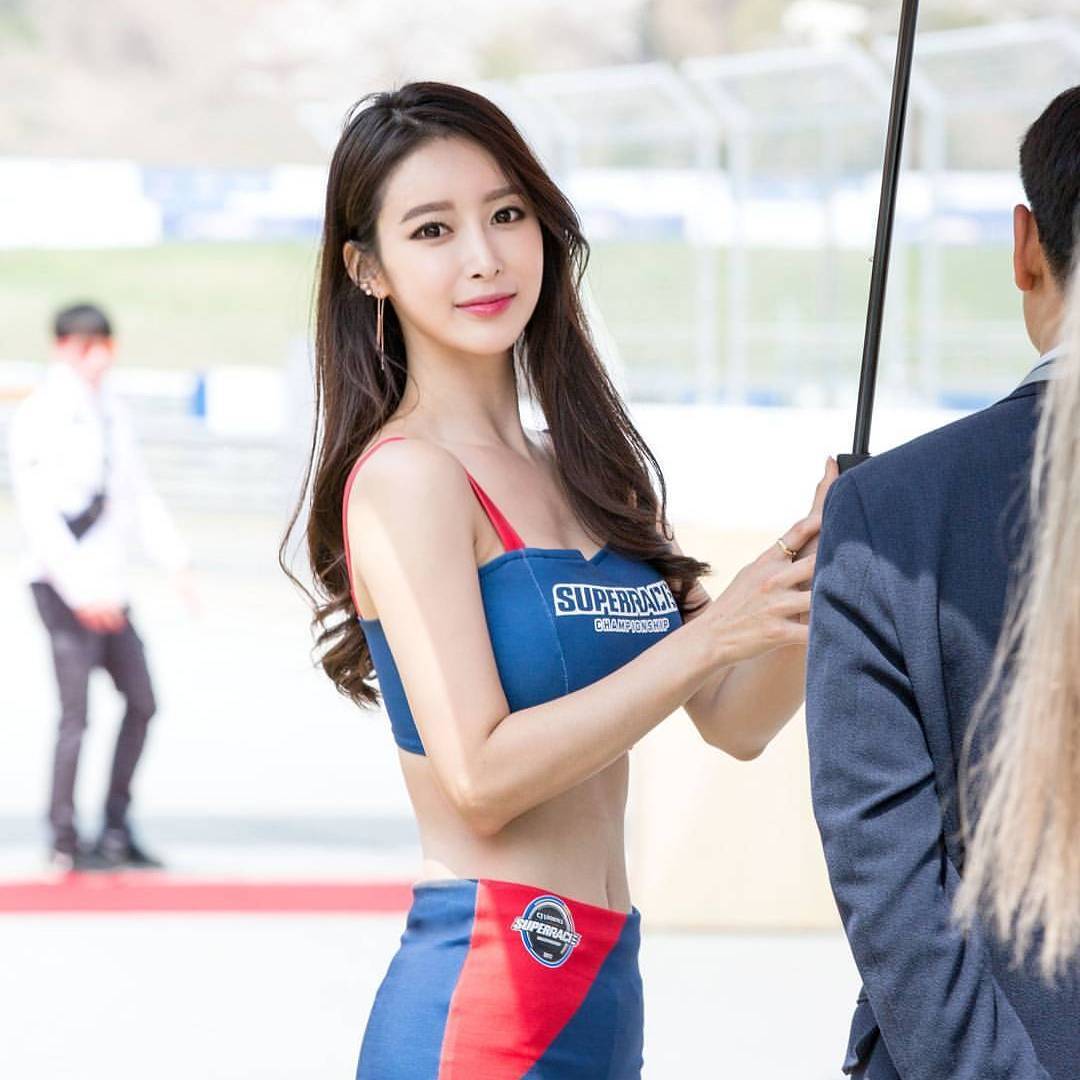 韩国赛车女郎소이 车展注目的焦点