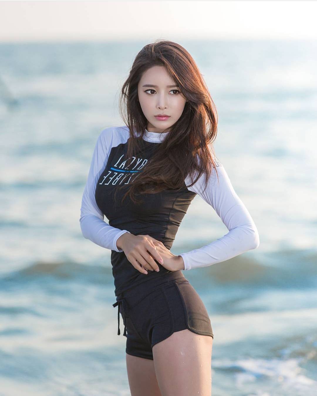 韩国赛车女郎소이 车展注目的焦点