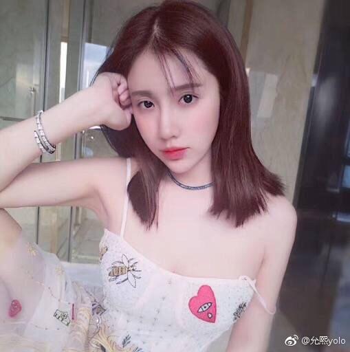 允熙yolo的微博私房写真