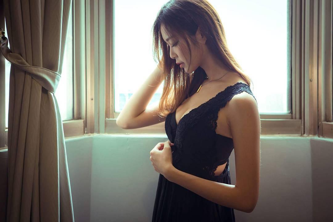 台湾音乐才女黄上晏 骨感系美人四肢纤细