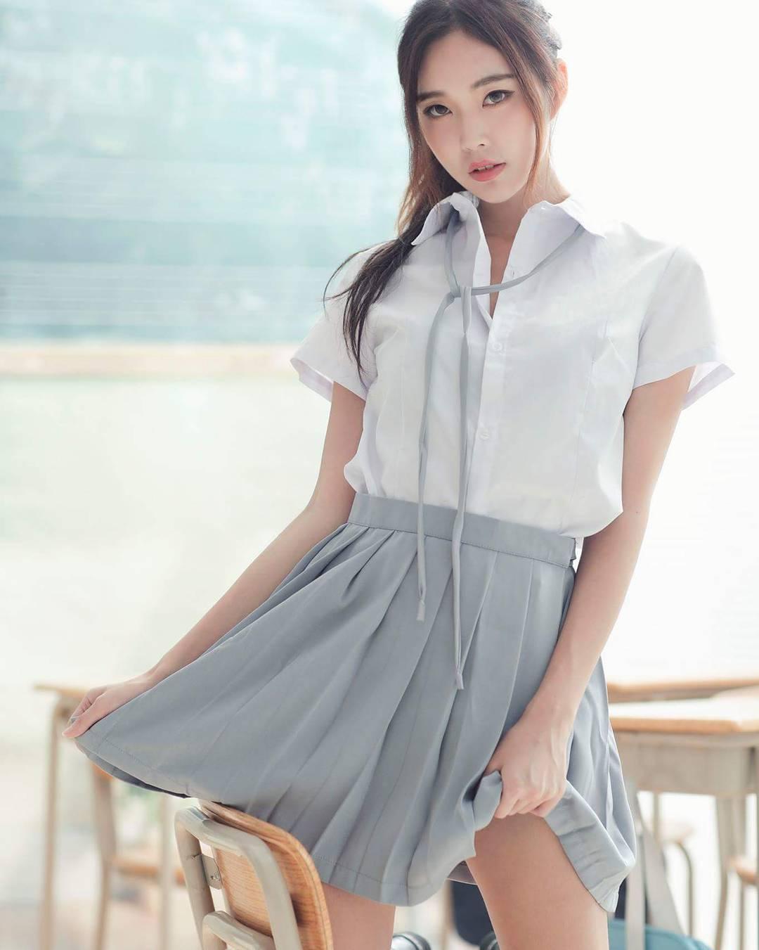 台湾音乐才女黄上晏 骨感系美人四肢纤细