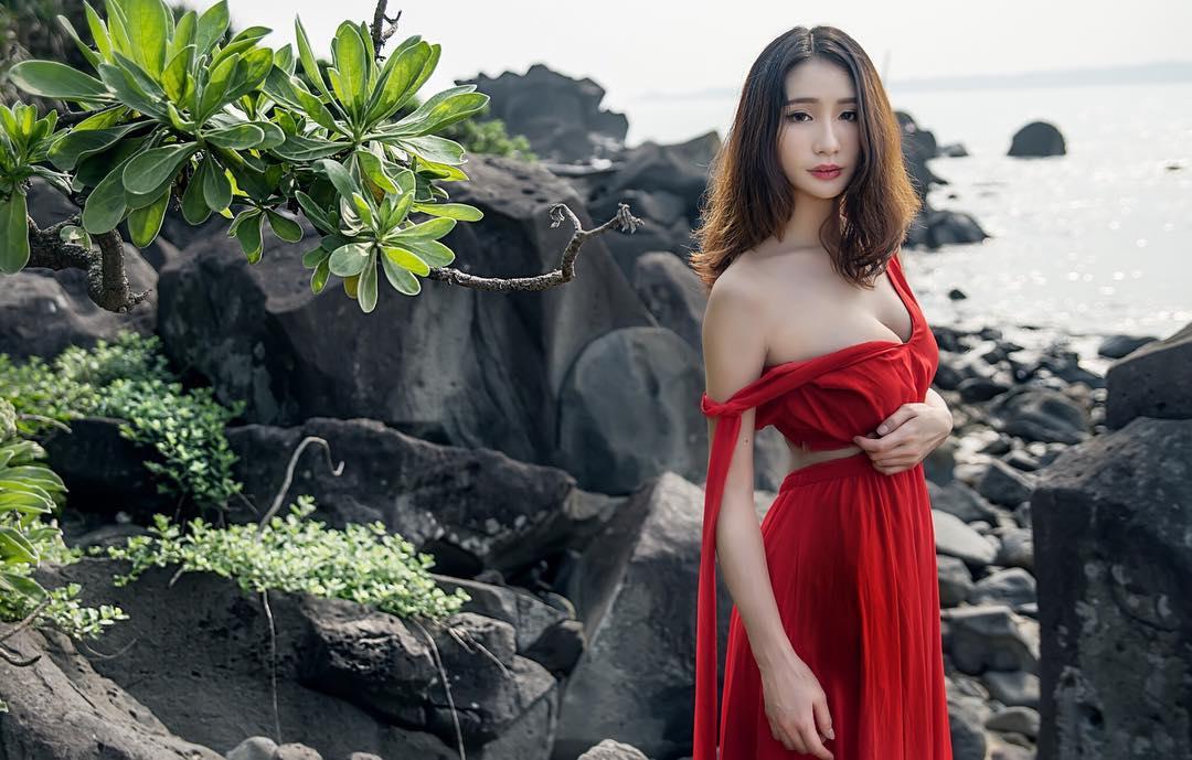 甜心小猫郑妙缘 重机妹狂野迷人