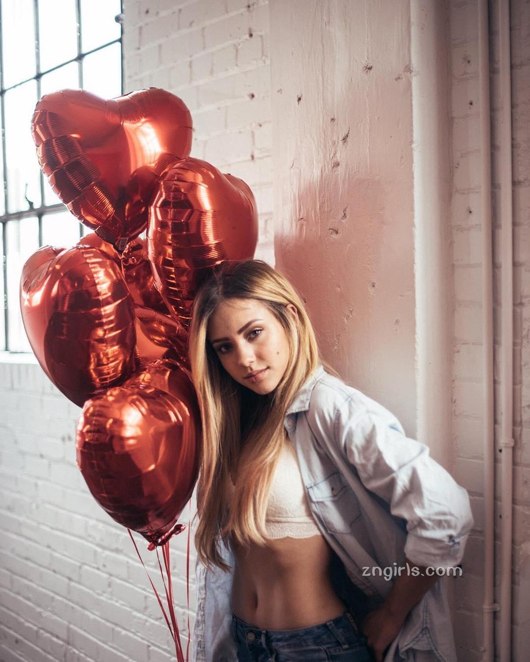 Charly Jordan前后必杀!性感正妹紧实小蛮腰