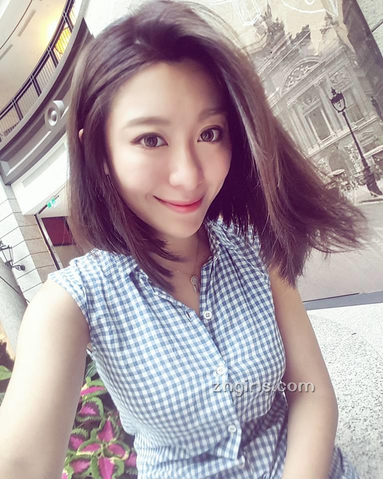 正妹柜姐谢佩佩 沙滩比基尼戏水