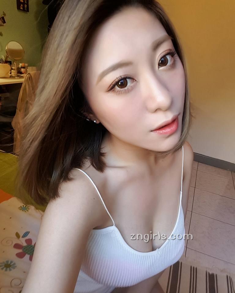 正妹柜姐谢佩佩 沙滩比基尼戏水
