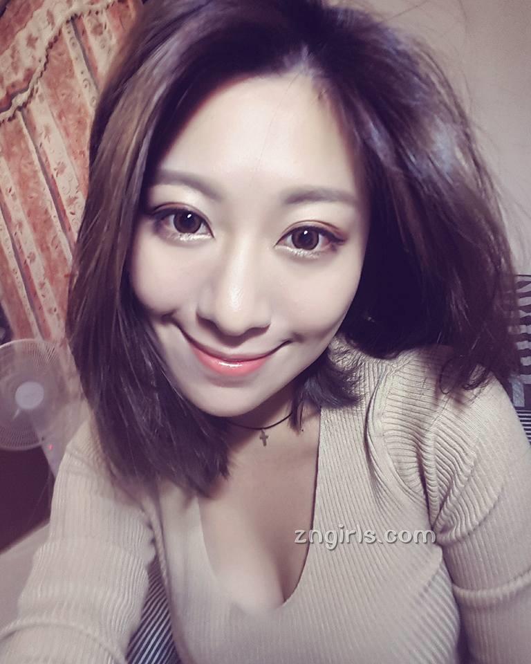 正妹柜姐谢佩佩 沙滩比基尼戏水