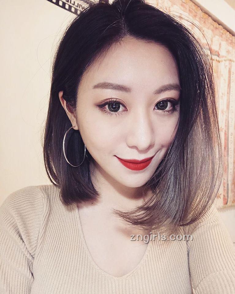 正妹柜姐谢佩佩 沙滩比基尼戏水