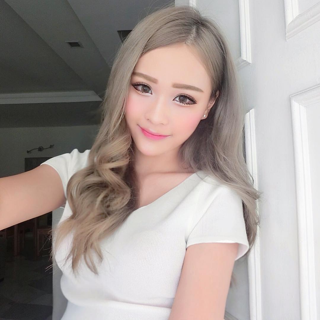 正妹化妆师Suki Yap 傲人事业线辣到翻