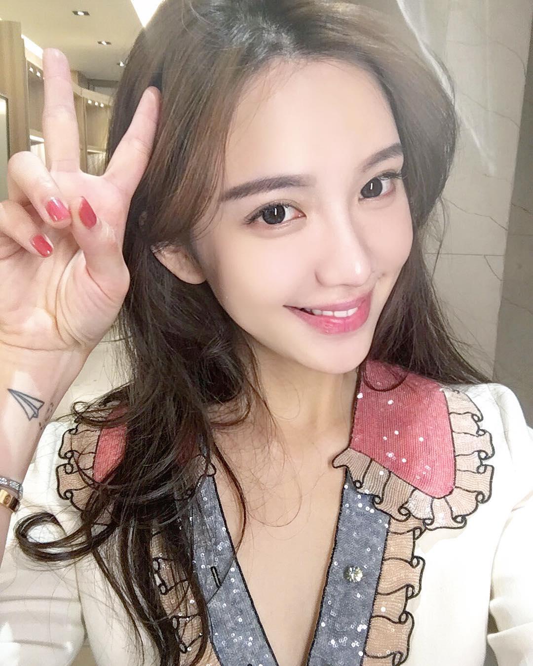 时尚气质美女ZY大暖私房照