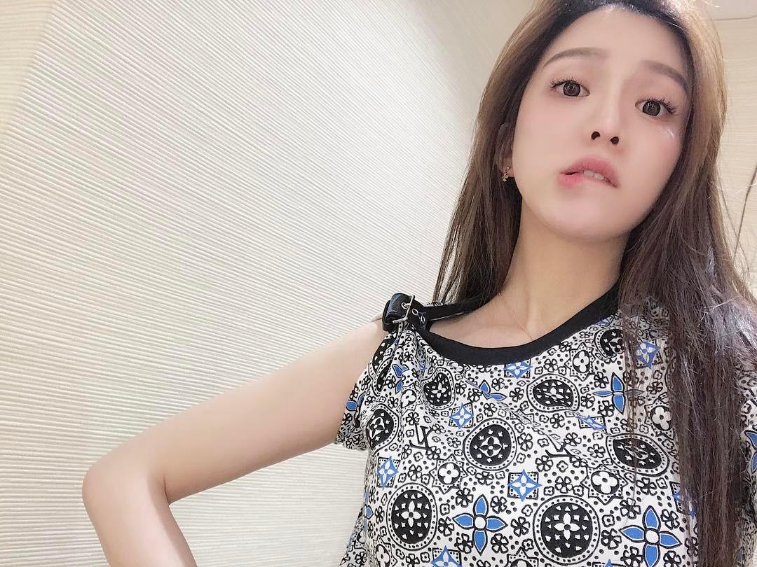 时尚气质美女ZY大暖私房照