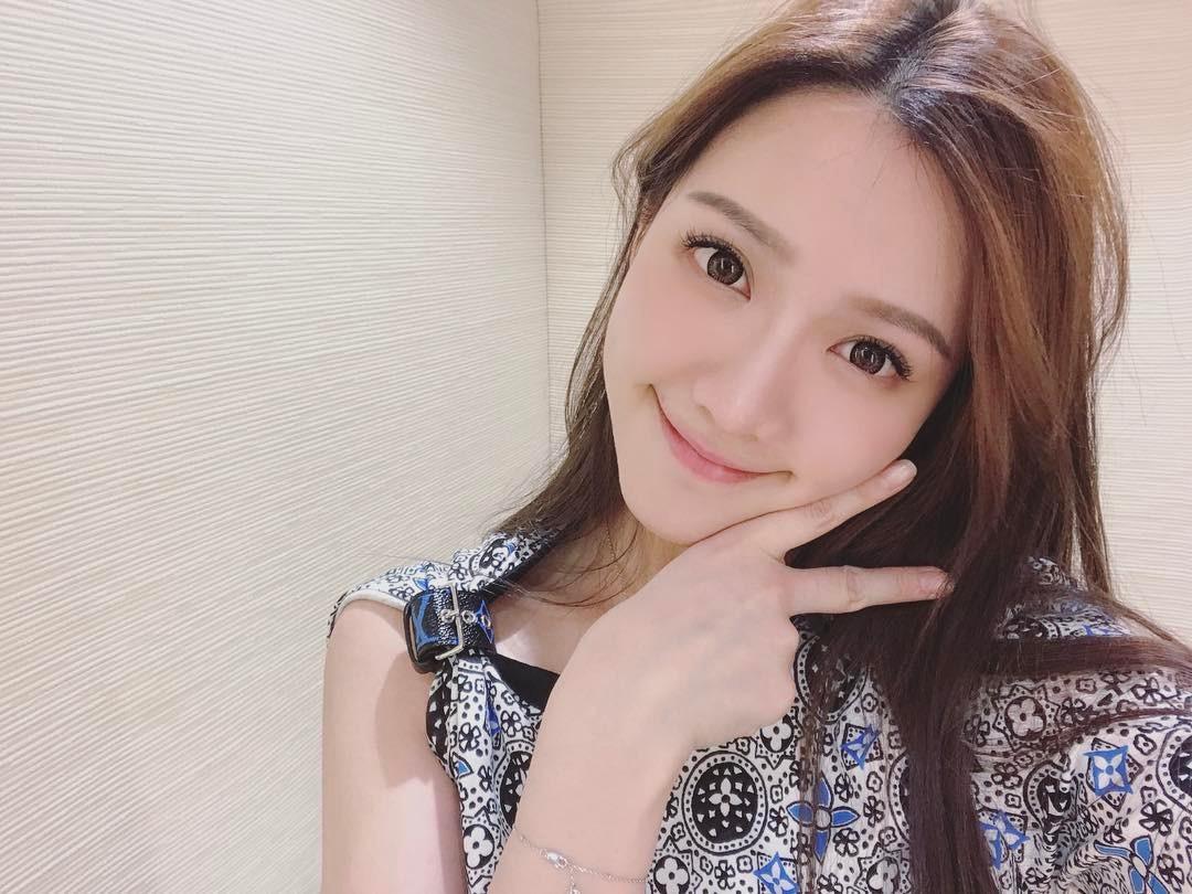 时尚气质美女ZY大暖私房照