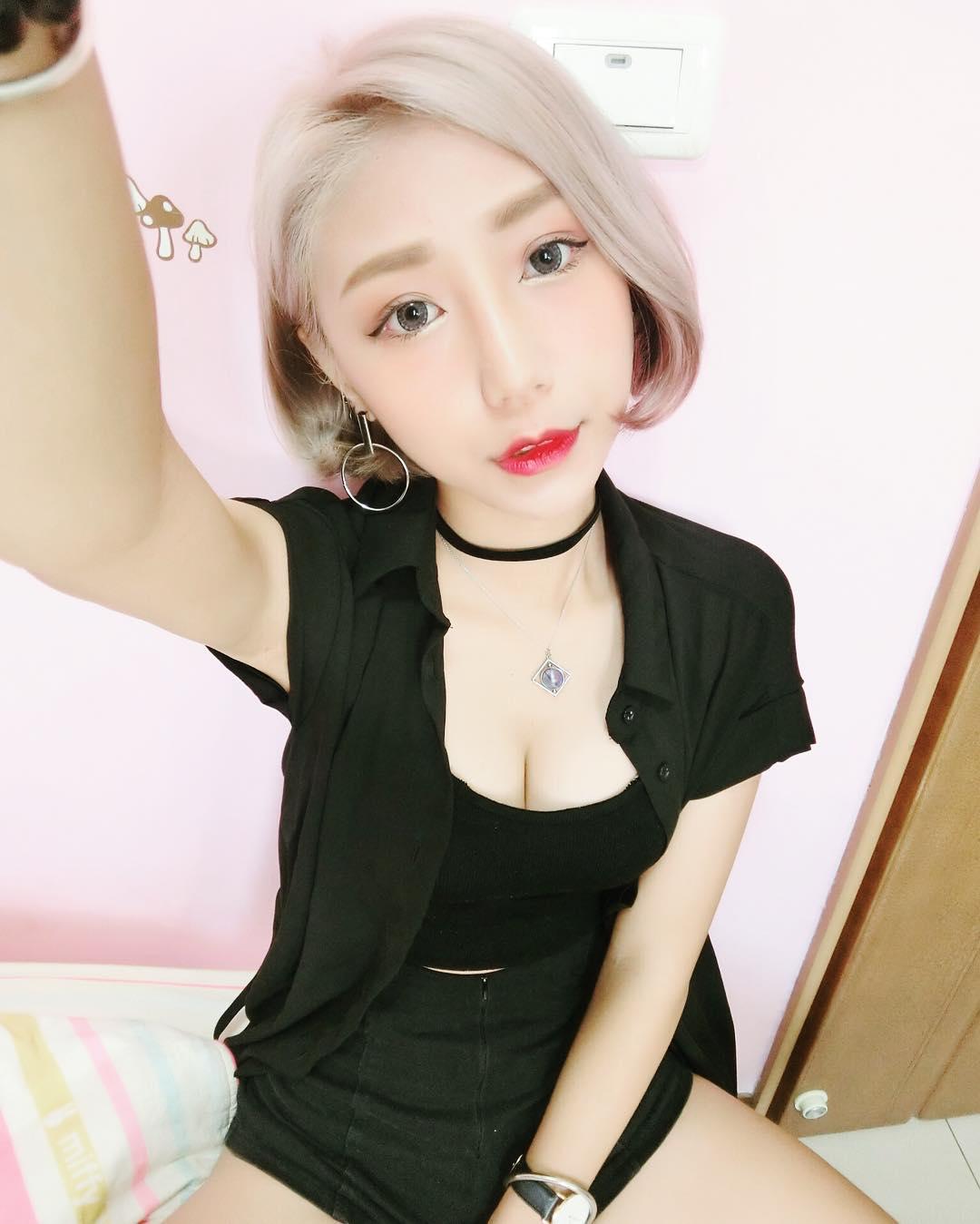 一字马女神!体操选手涂卉妮展现优雅身段