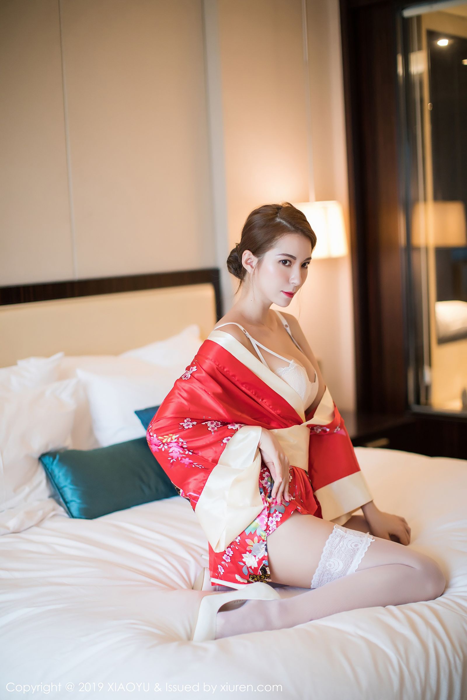 气质女神carry 性感和服蕾丝美腿