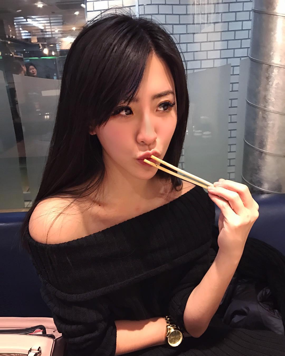超电眼长荣空姐孙嘉霙 微笑小酒窝让人神魂颠倒