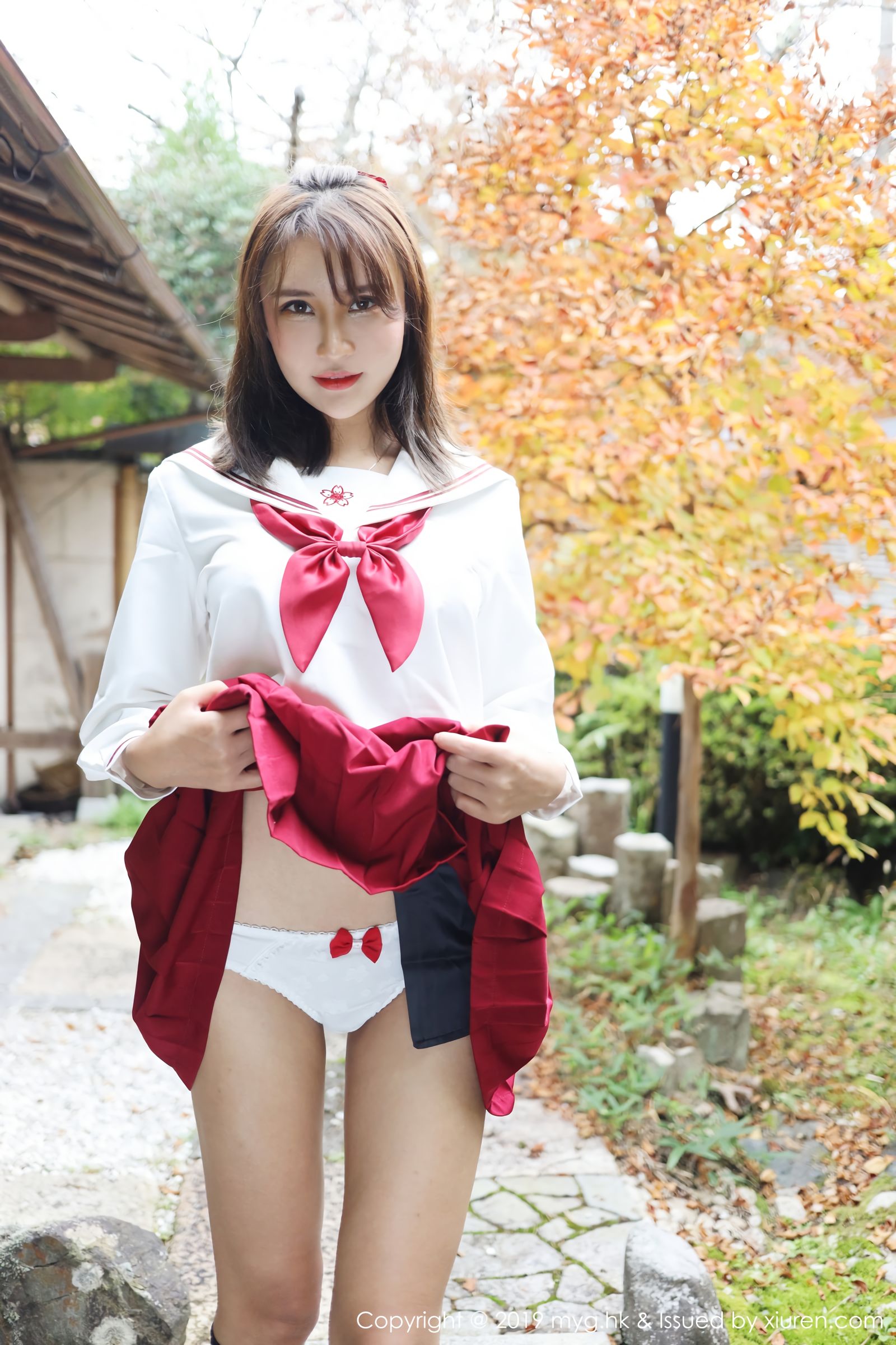 性感女神SOLO-尹菲 户外拍摄学生制服