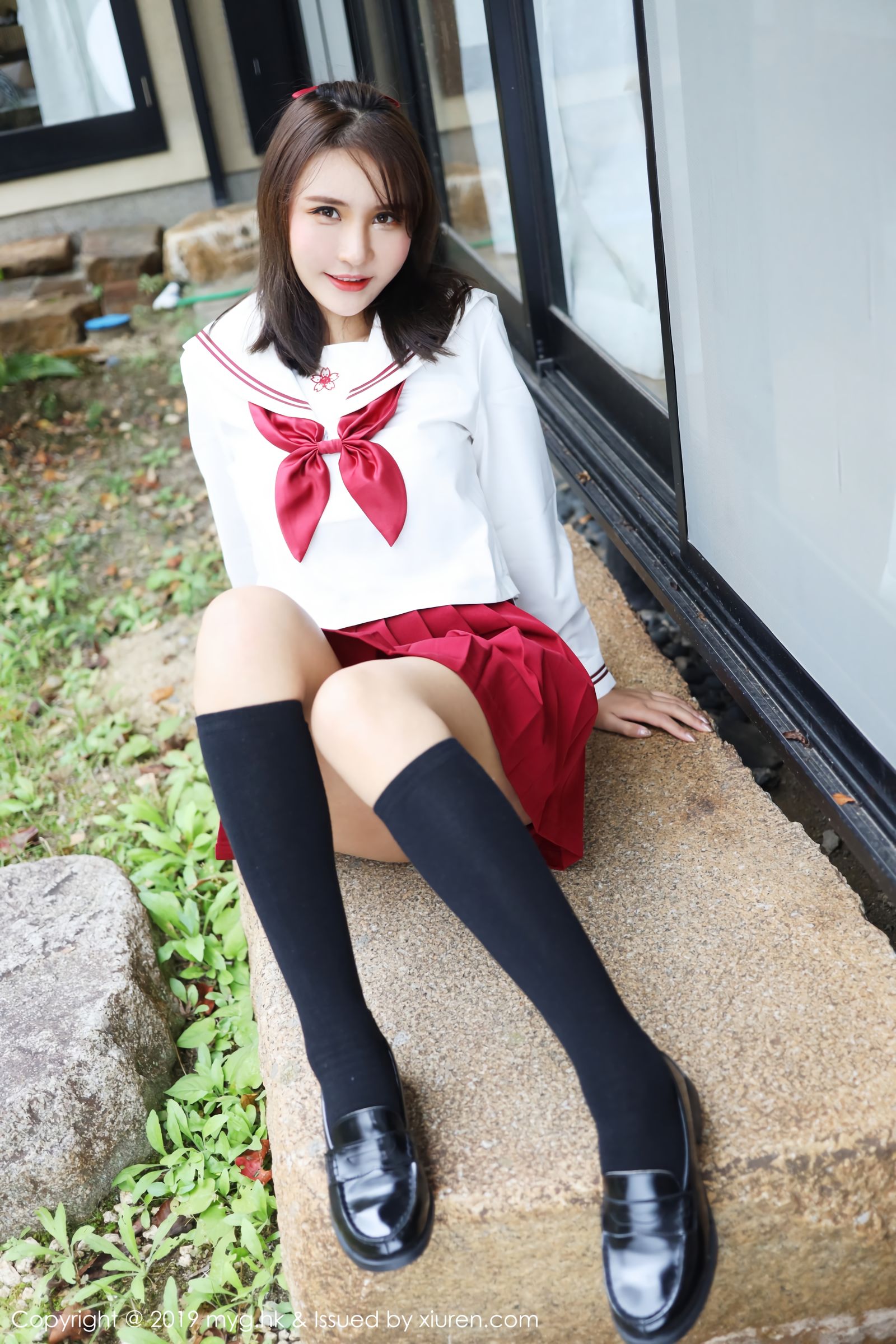 性感女神SOLO-尹菲 户外拍摄学生制服