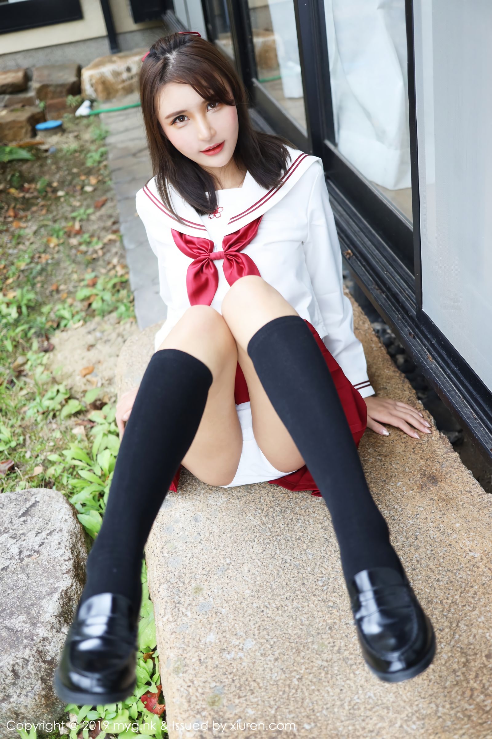 性感女神SOLO-尹菲 户外拍摄学生制服